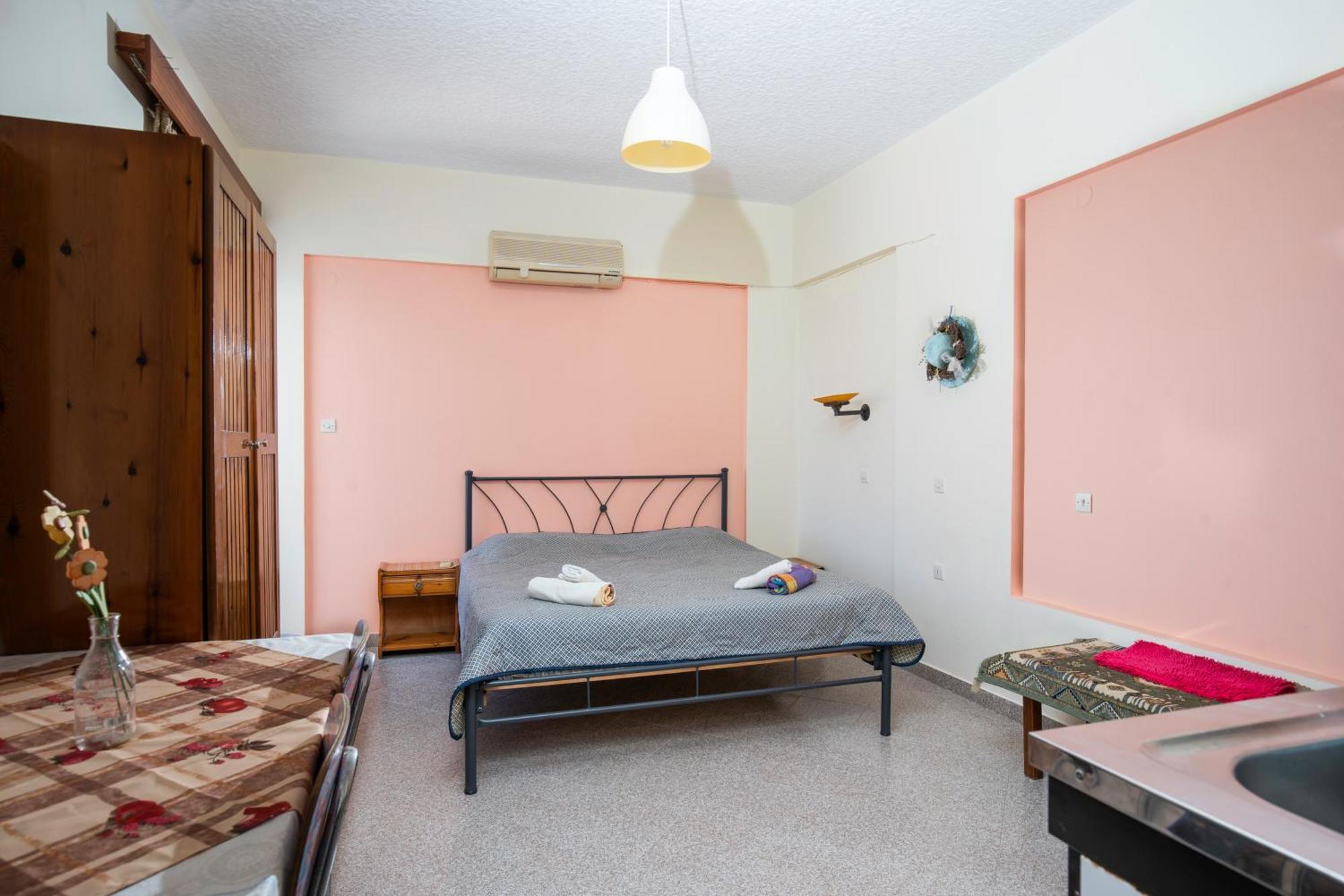 Cozy Archangelos With Private Parking Leilighet